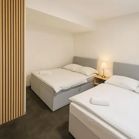 Ideal For Big Groups, Modern 14 Guest Near Prague Apartament *
