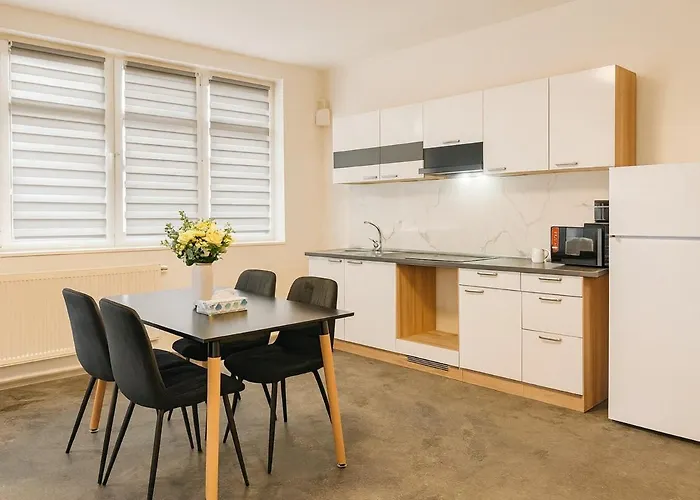 Apartamento Ideal For Big Groups, Modern 14 Guest Near Prague