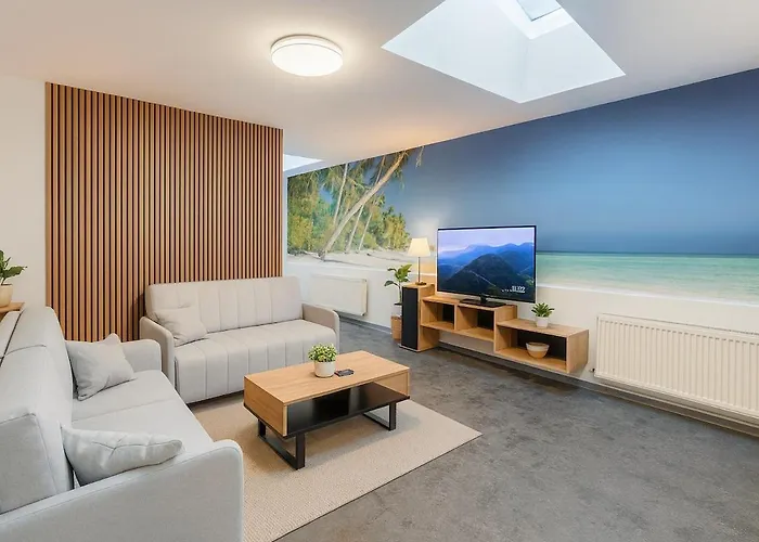 Apartamento Ideal For Big Groups, Modern 14 Guest Near Prague Rakovník